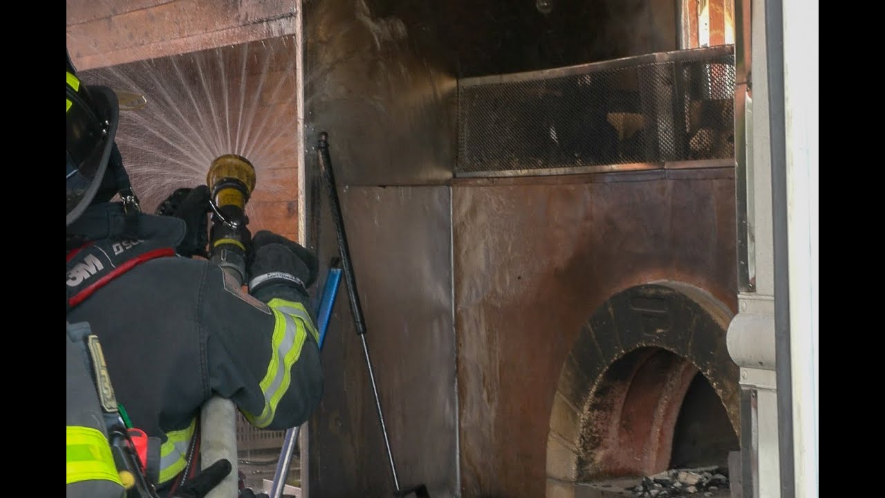 *** WATCH *** PATROLMAN QUICKLY ALERTS F.D. WHEN PIZZA TRUCK CATCHES FIRE