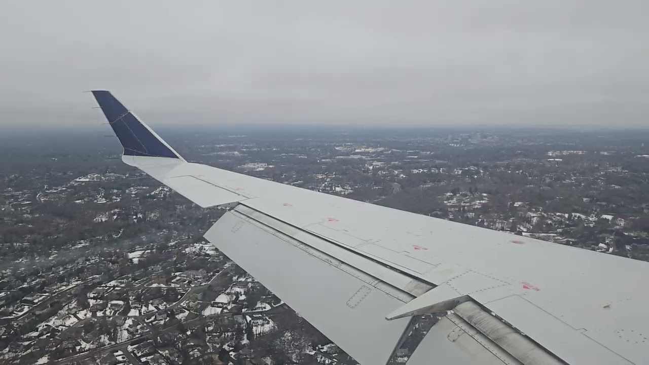 Delta Connection CRJ700 Landing in White Plains