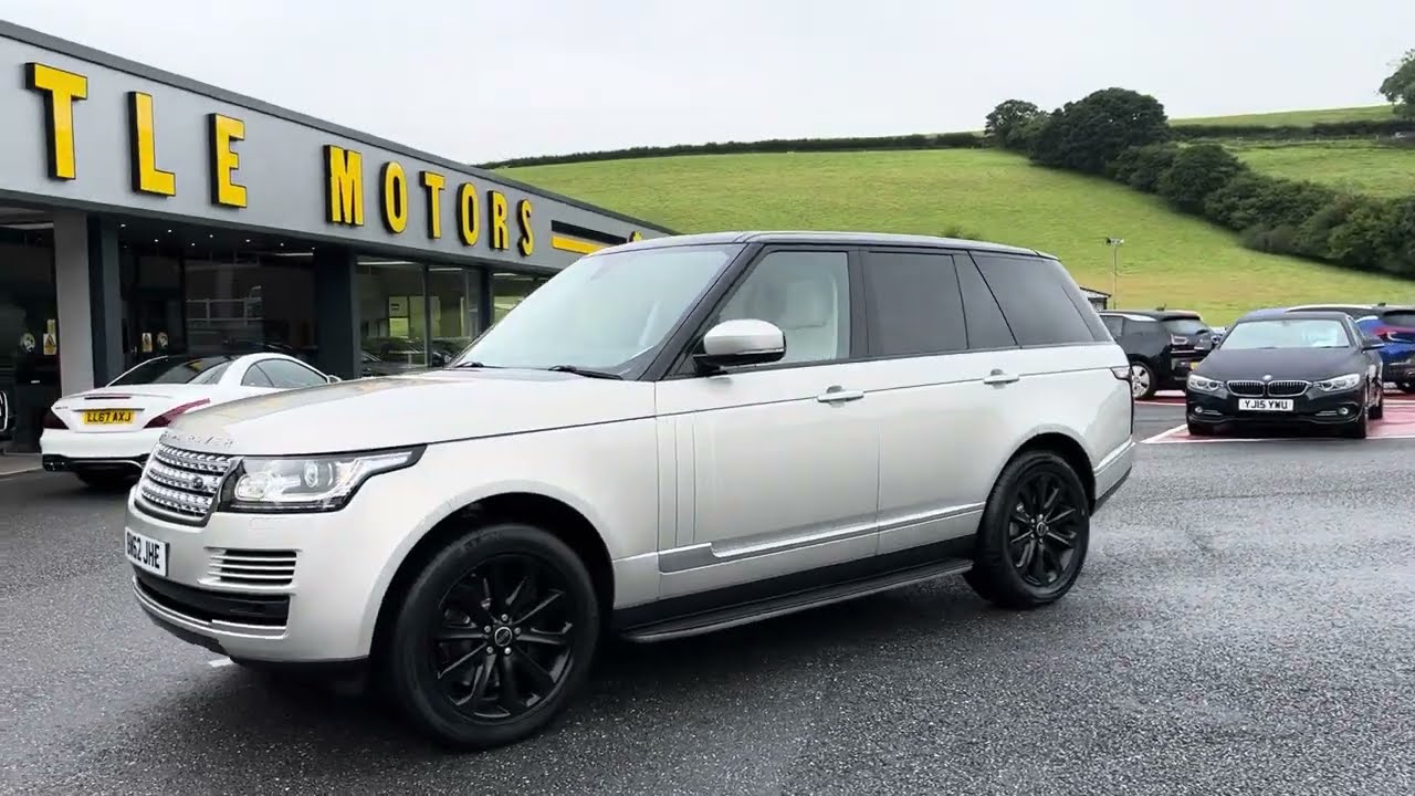 2012 RANGE ROVER 4.4 SDV8 VOGUE Diesel 339 BHP in Luxor Silver for sale at Castle Motors