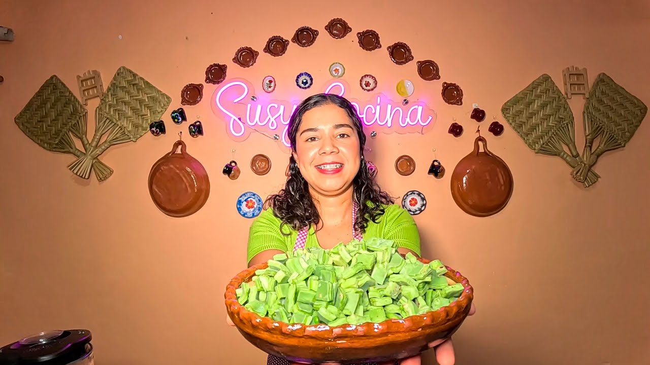 Nopales Capeados con Huevo en Chile Guajillo | Consintiendo a mis Seguidores