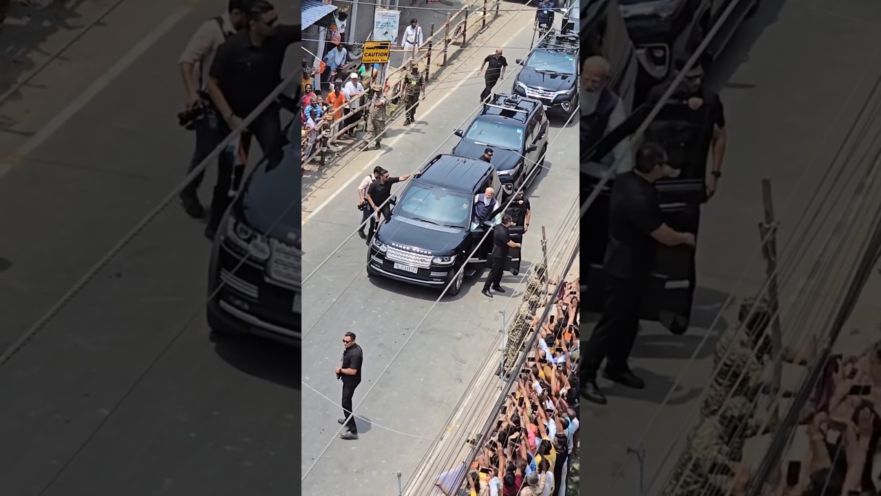 PM Modi Entry In RANGE ROVER Car In west Bengal Kolkata #pmnarendramodi #rangerover #Narendramodi