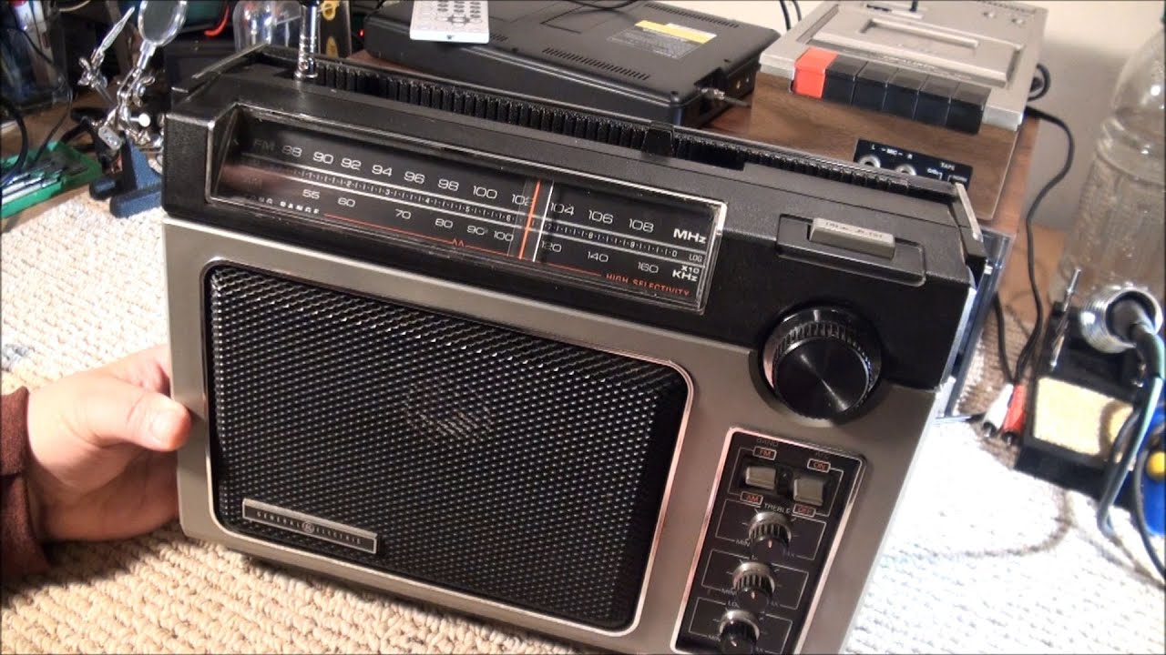 General Electric AM/FM Radio 7-2880A (a.k.a. Superadio I)