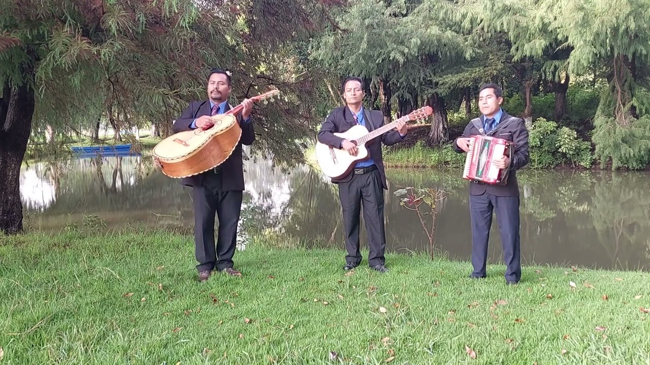 cruzando el valle voy  Trío mensajeros del señor