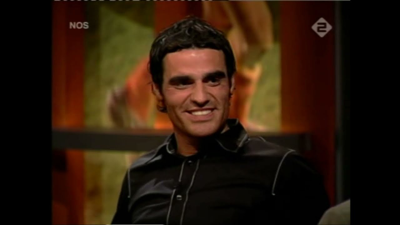 Studio Voetbal presentatie: Jack van Gelder. Gasten: Hugo Borst, Youri Mulder en Kenneth Perez.