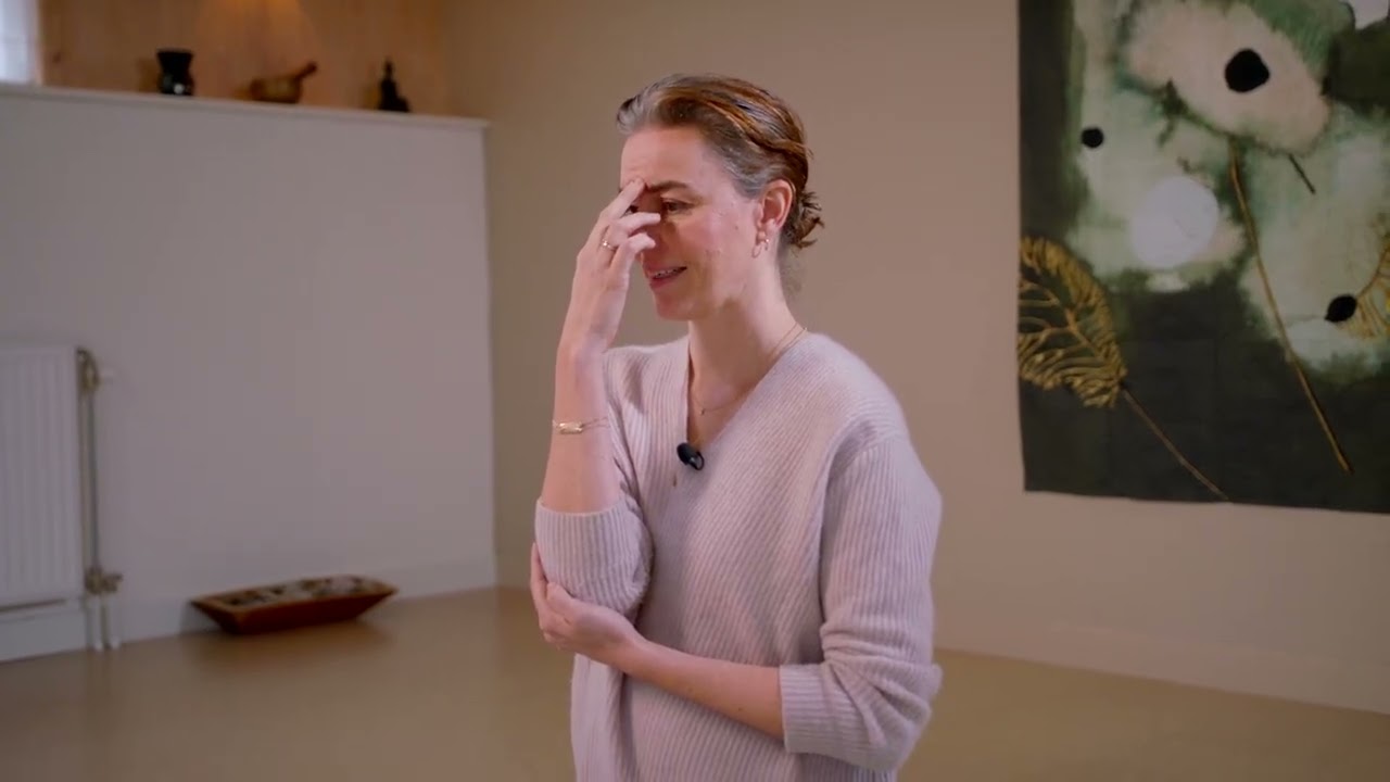 Alternate nostril breathing with Margot van Essen