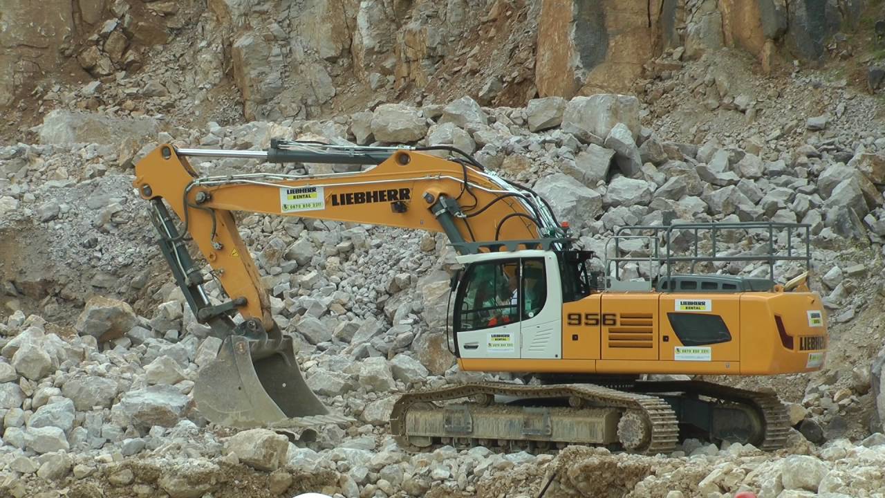 Liebherr R956 at Hillhead 2016