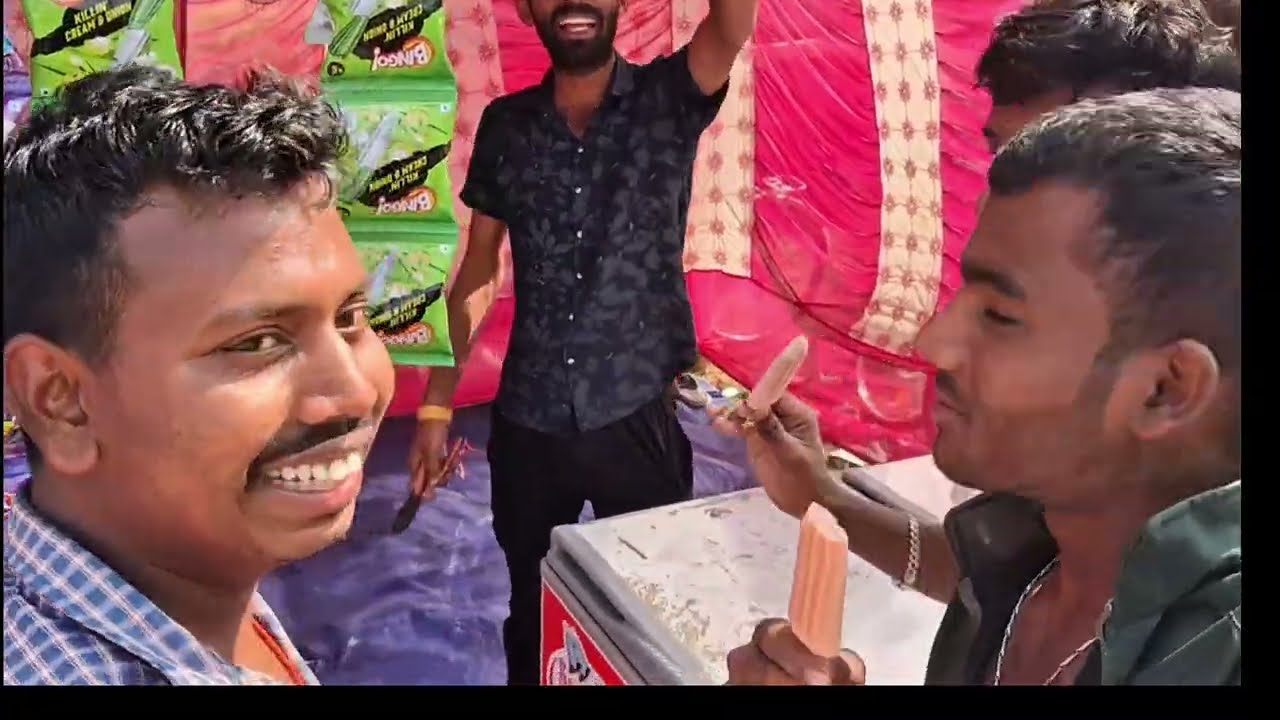 Woman  khela re kan hela 