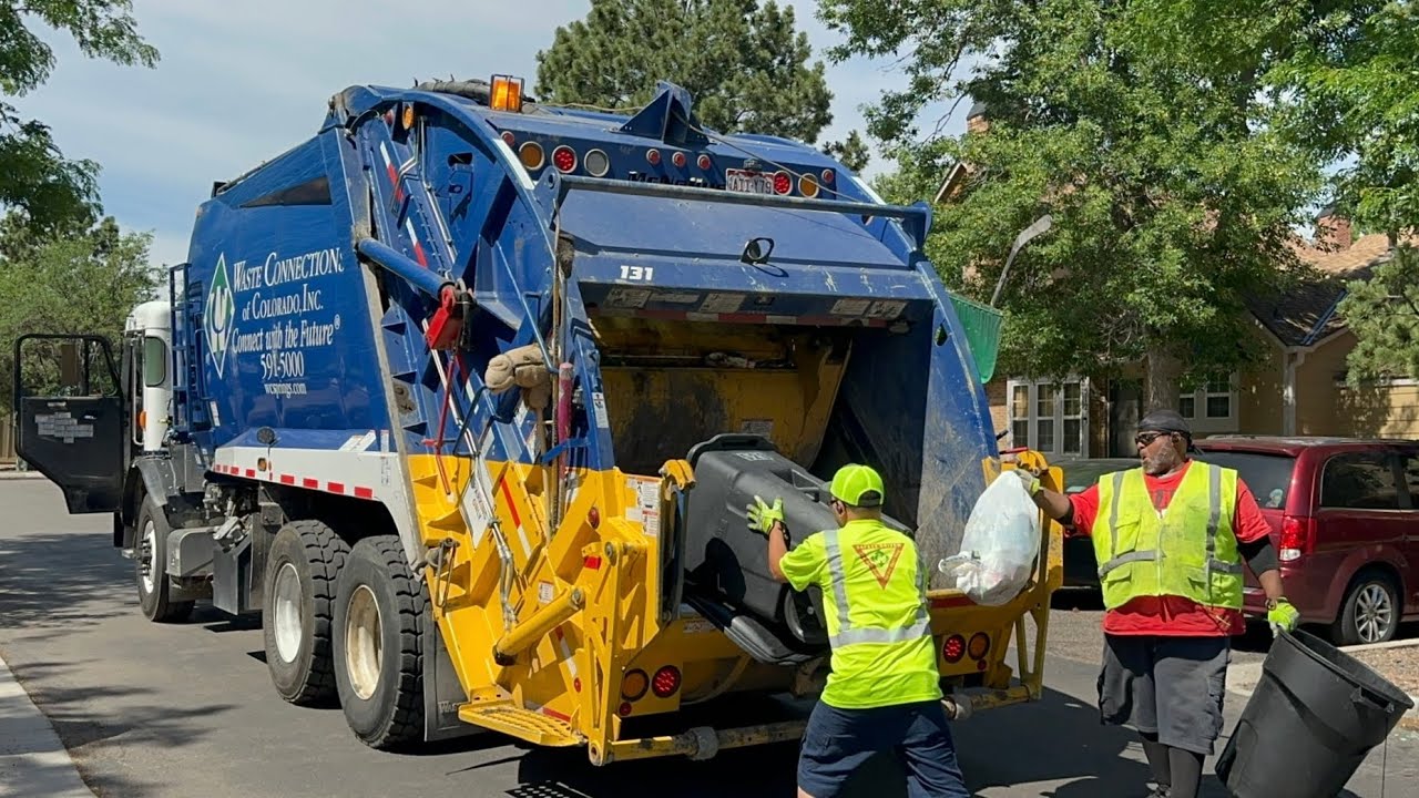Waste Connections Stand Up Pete 520 McNeilus Rear Loader Garbage Truck Packing Manual Trash