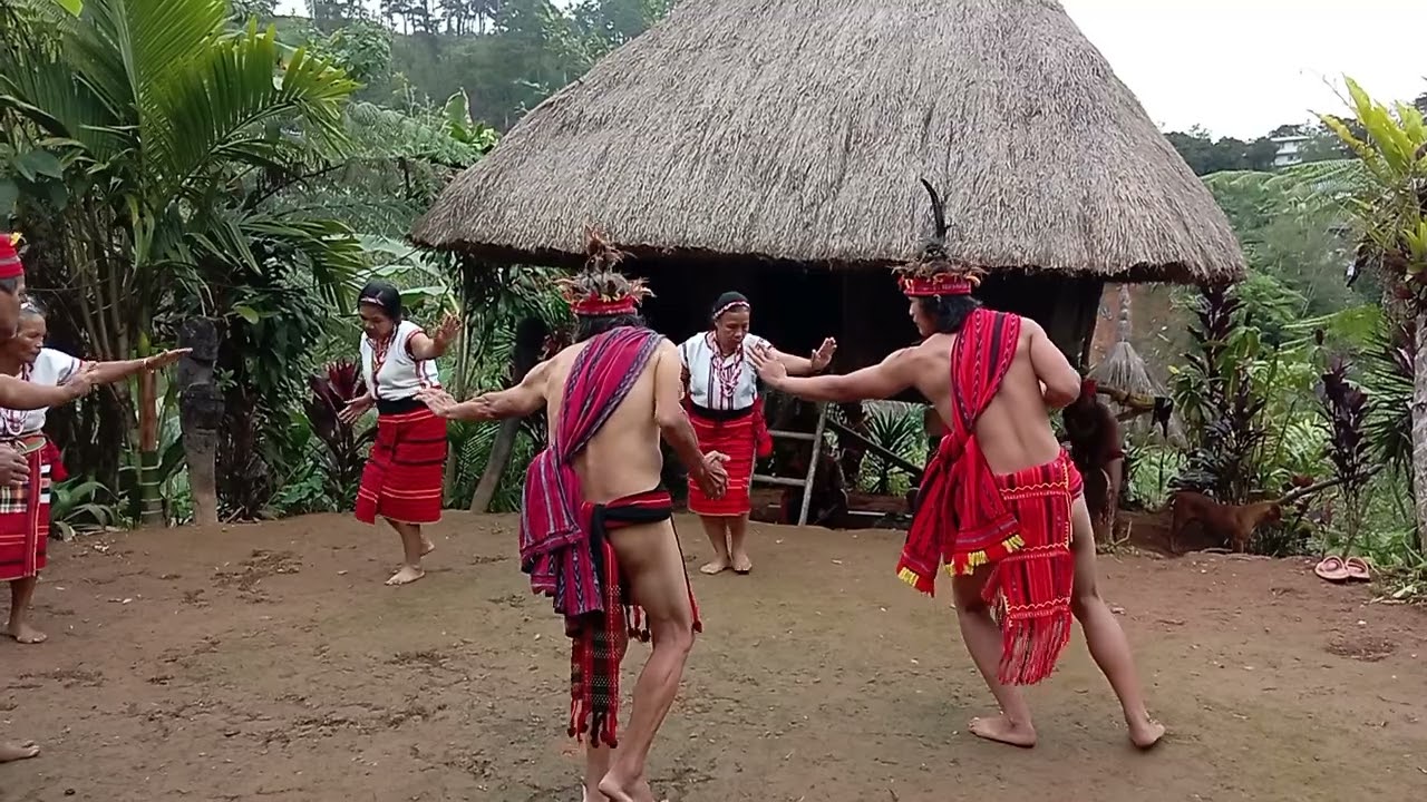 Banaue Ifugao , rice terraces. Ritual dance .