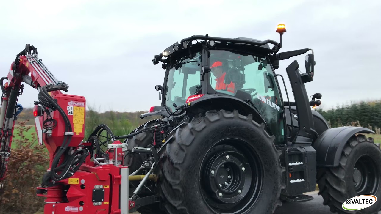 Valtra TwinTrac i action