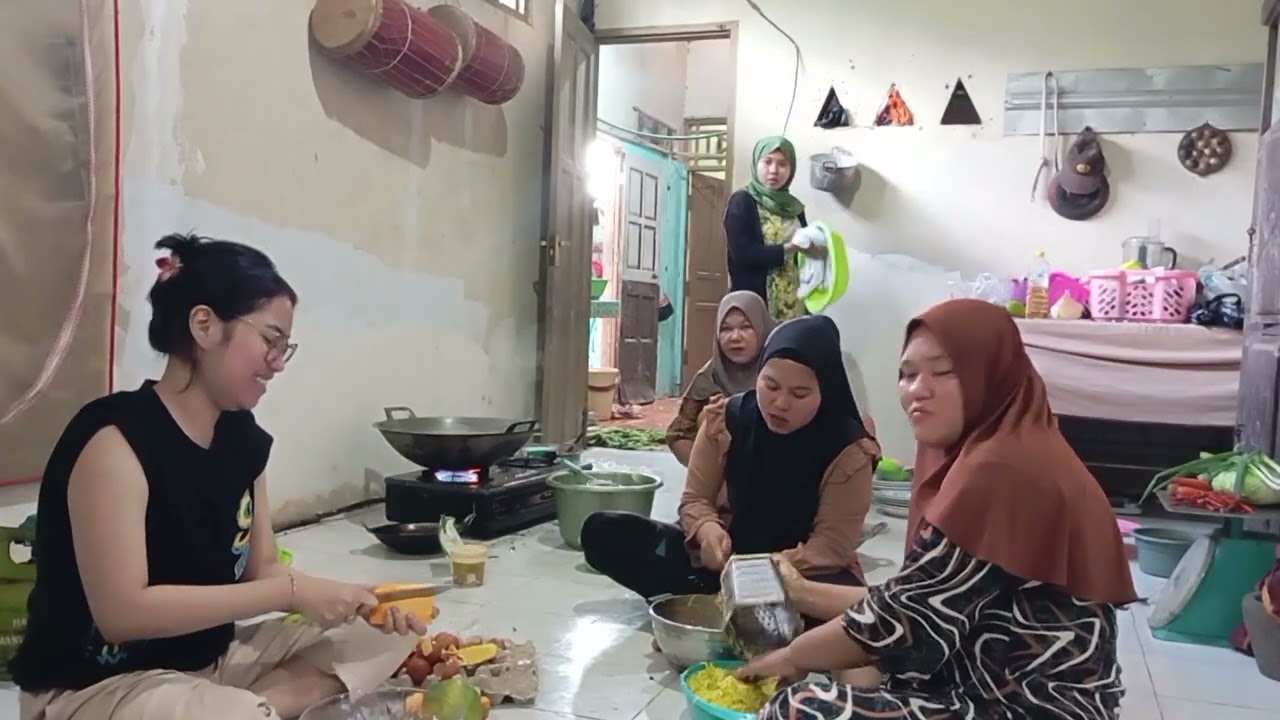 Kumpul bersama keluarga dalam rangka ambil 7 hari kepergian mertua laki2,