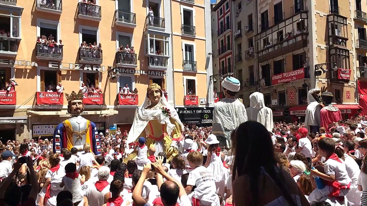 Gigantes de Pamplona - Polonesa (con toda la Comparsa en la Despedida 2017)