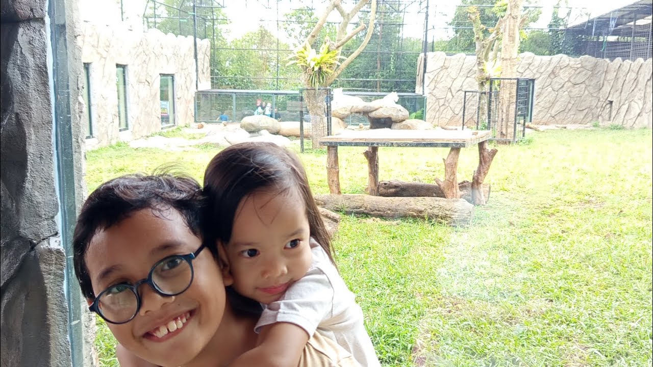 Jalan Jalan ke zoo di bandung bersama Ehsan and Yasmin