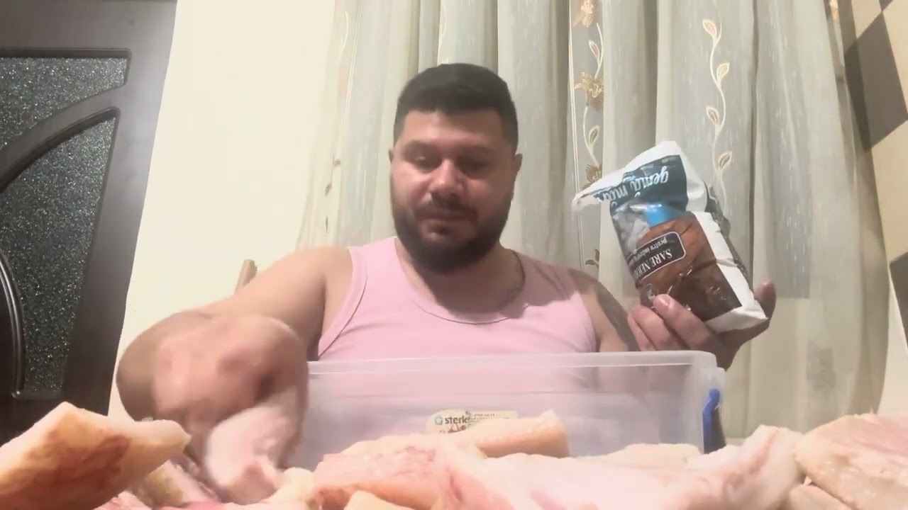 Taiatul porcului /cum se pune corect șuncă la sare 