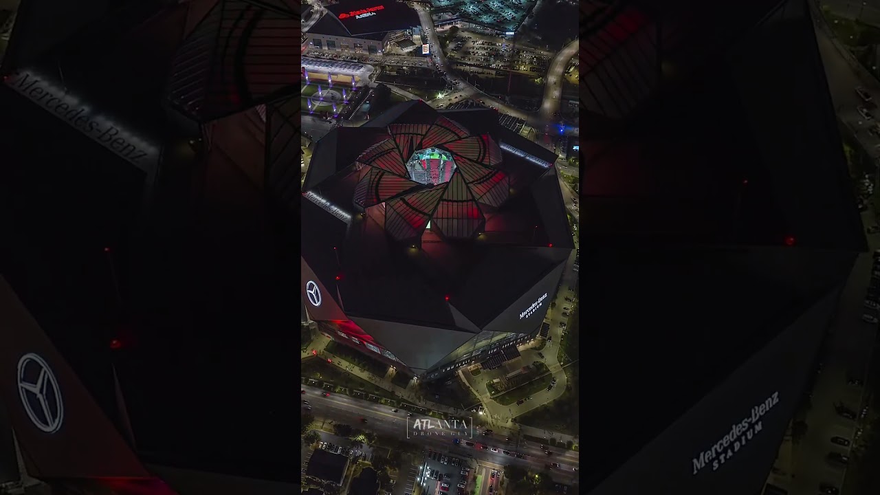 Capturing the Mercedes-Benz Stadium roof close!