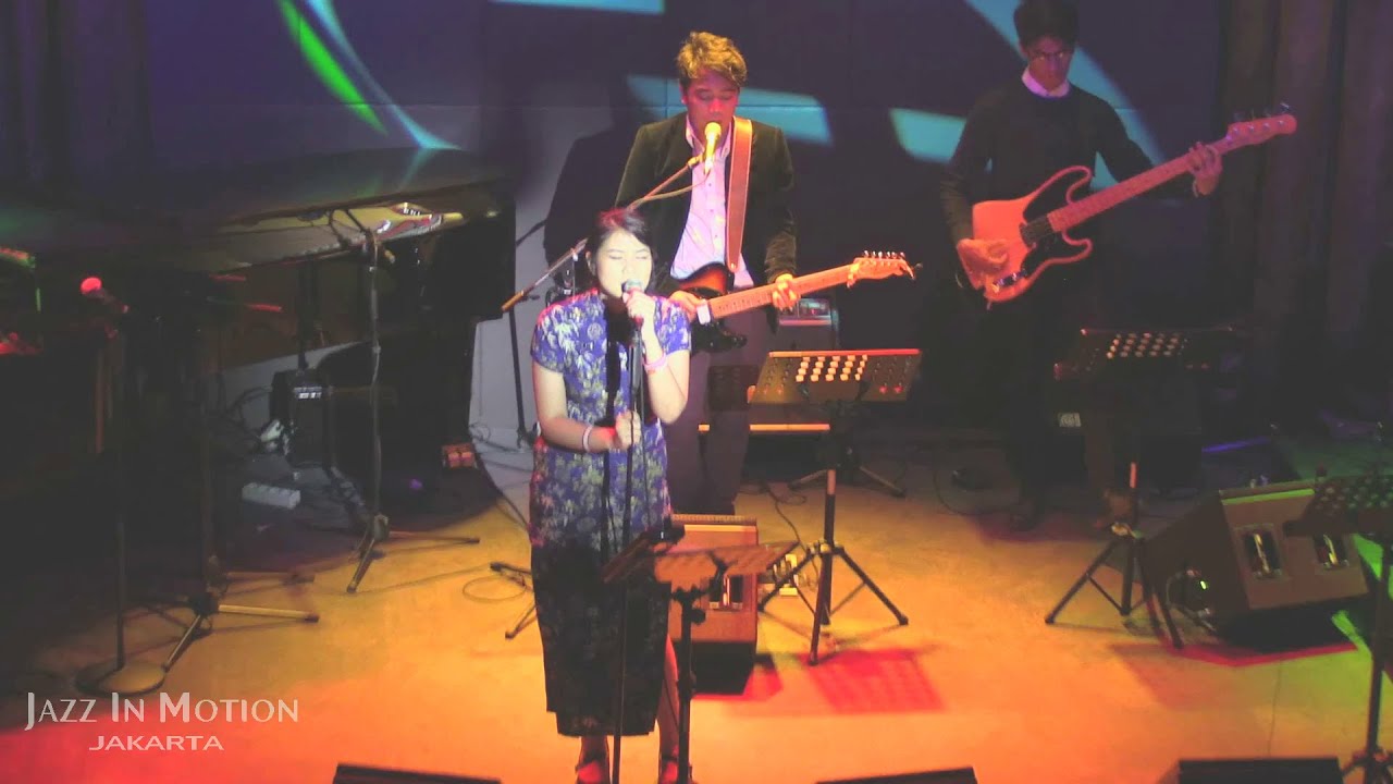 Danilla - Senja di Ambang Pilu @ Motion Blue Jakarta 21/12/15 [HD]