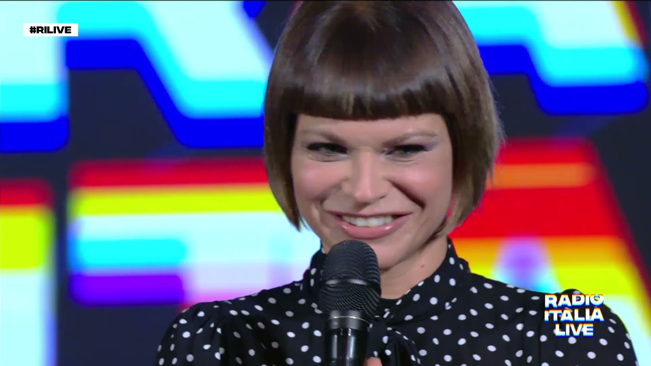 ALESSANDRA AMOROSO A RADIO ITALIA LIVE