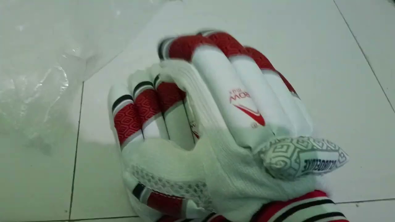 Arrowmax cricket batting gloves in affordable price and is of good quality.