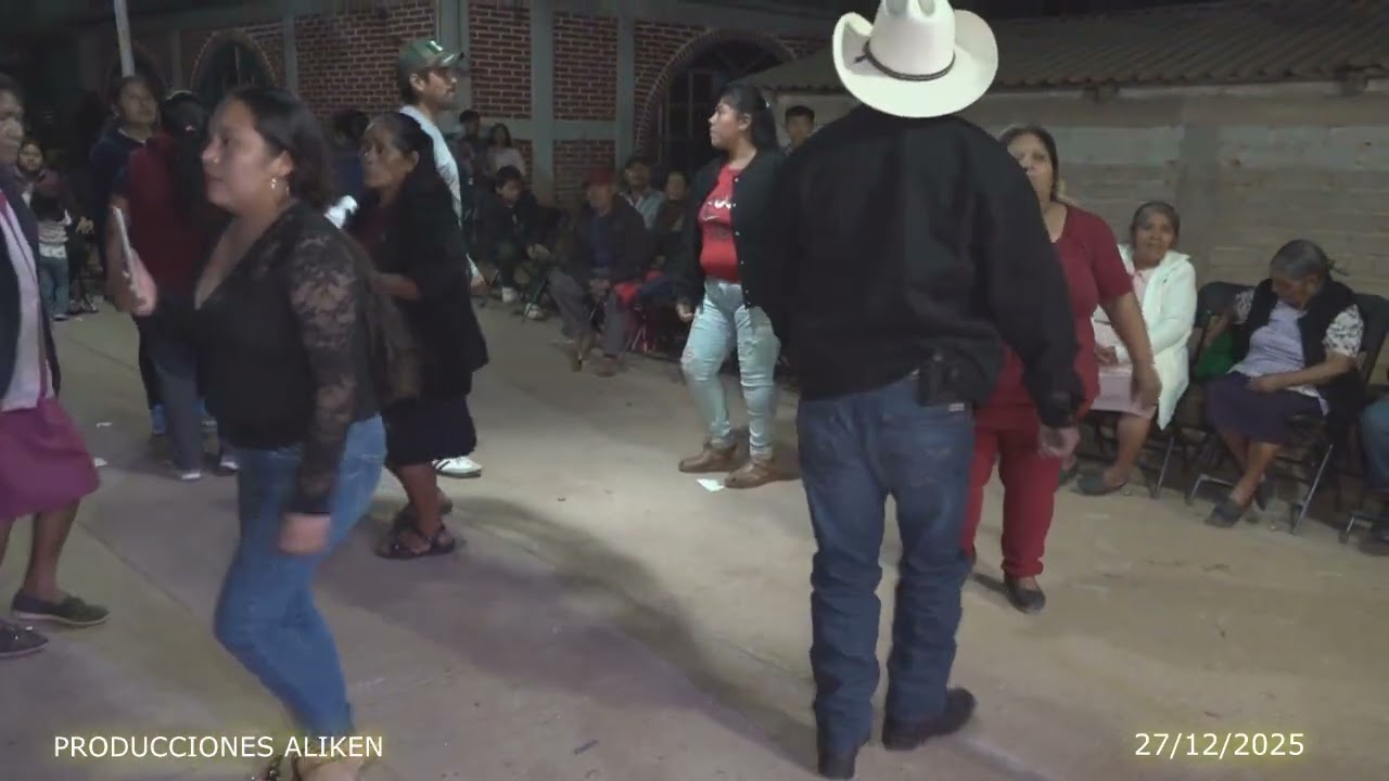 Lobo mixteco bautizo de Laisa y Elisa Cortez Tapia