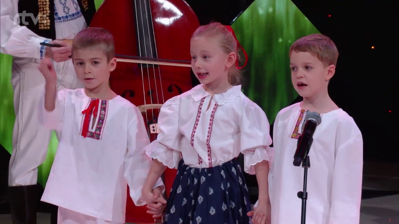 Detský folklórny súbor Slniečko (Calgary) - Zem spieva