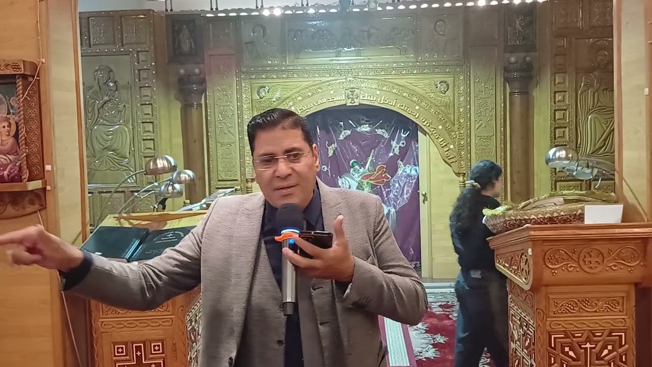 يشحت منك ويعمل نفسه سيدك . وانت السبب.  اسمع مع د /رافت كامل