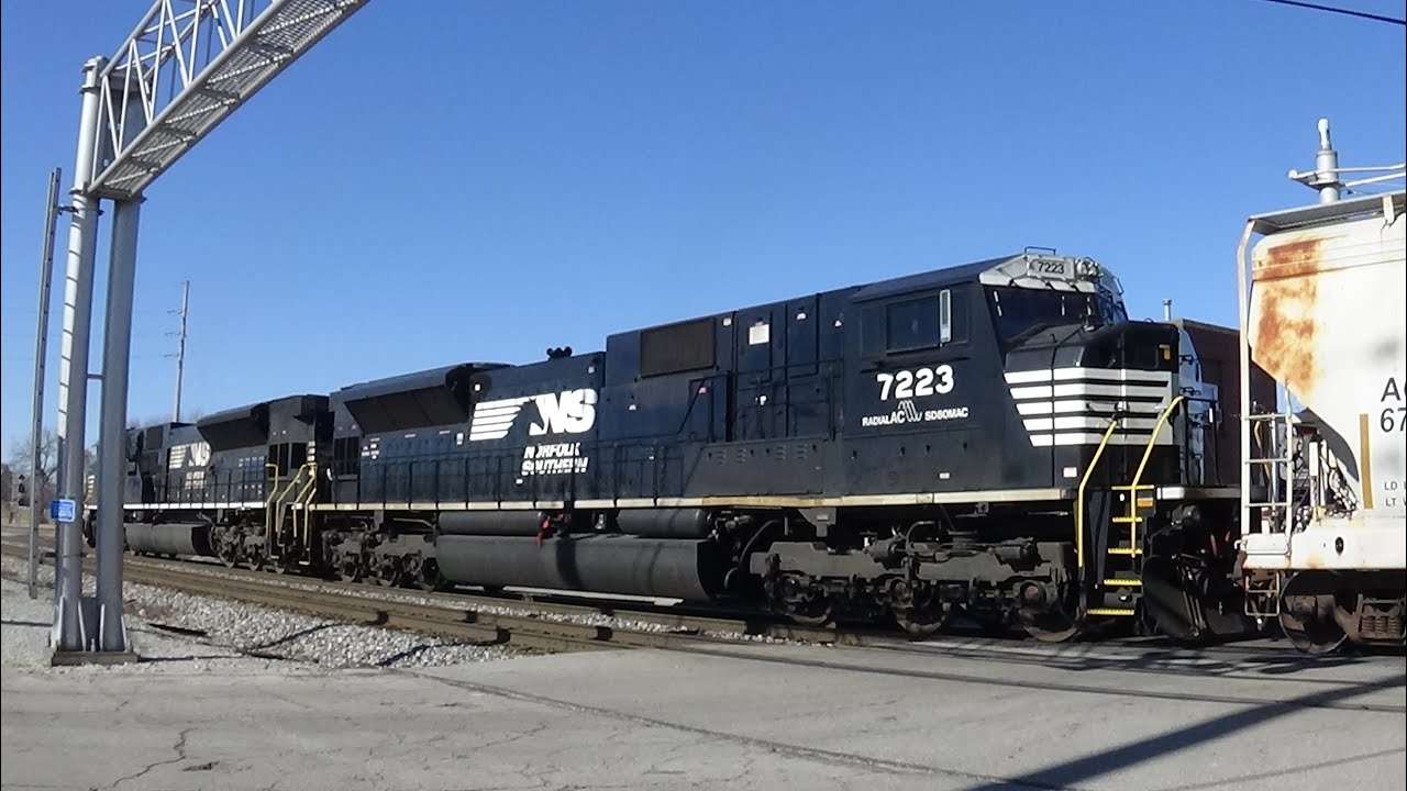 SD80MAC! NS SD70ACU 7245 and SD80MAC 7223 Lead a Manifest on 3/26/19