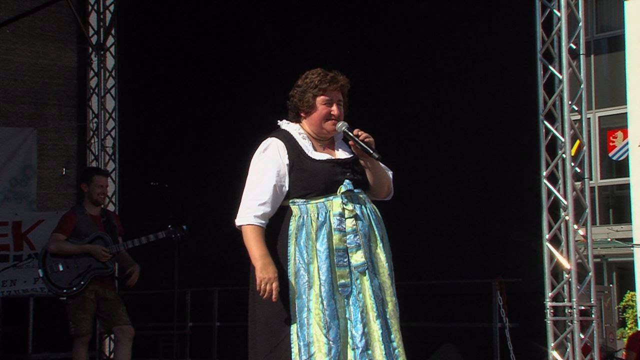 Renate Maier, die Gstanzlsängerin beim Strudltag in Marchtrenk