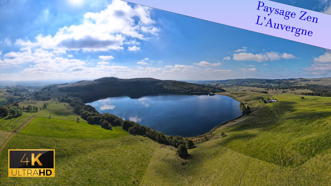 Auvergne et ses paysages automnaux avec lacs et forêts en drone 4k