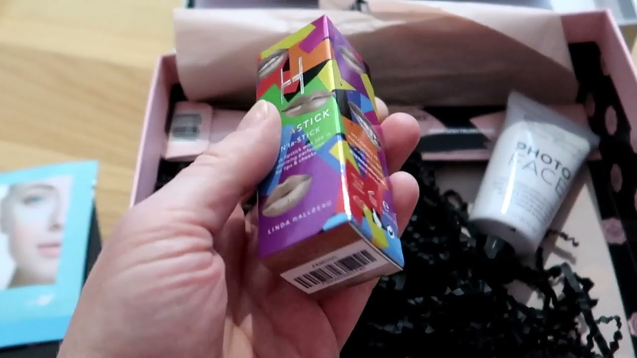 Lookfantastic beautybox/Glossybox Ноябрь 2022! Открываем первое окно в Адвент календаре!