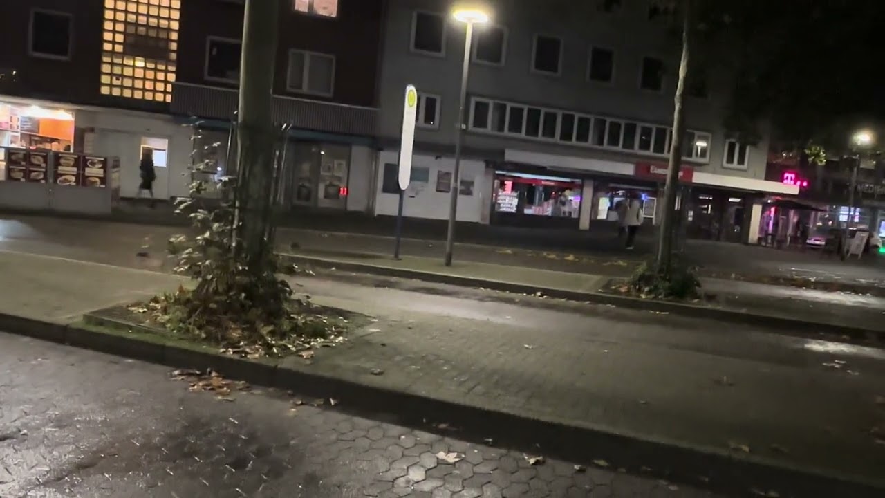 Eierangriff auf einen modernen MAN New Lion's City der NIAG in Moers