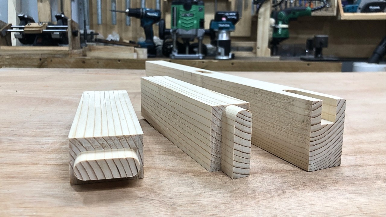 The jig allows you to easily handle it mortise with router 12mm.