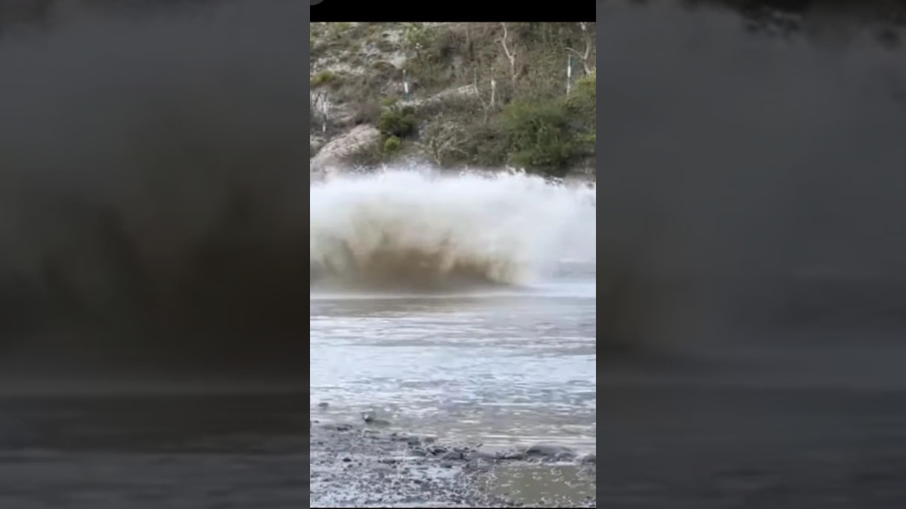 Hilux water crossing vs Scorpio water crossing 