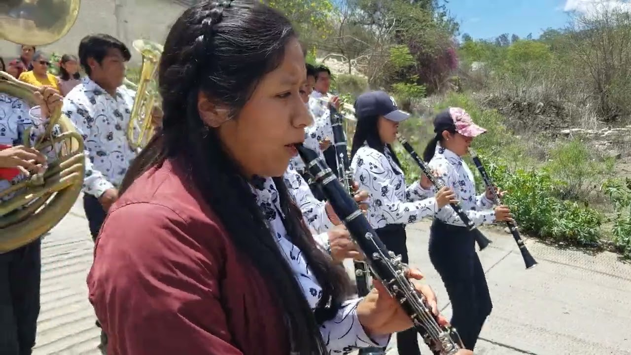 Esto sucedio el dia de hoy. Banda San Francisco de Santa Rosa Caxtlahuaca Oax.