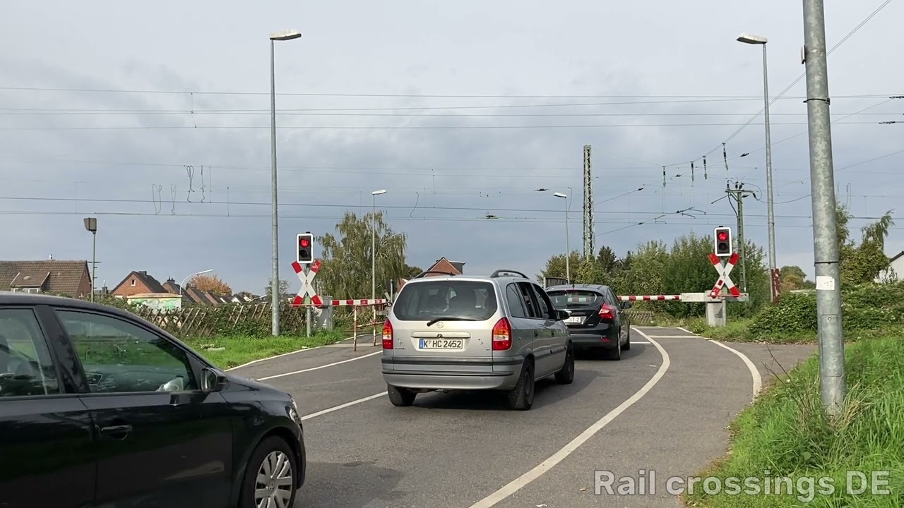 Rail crossing Grevenbroich [DE] ⨉ Bahnübergang ⨉ Spoorwegovergang | Rail crossings DE