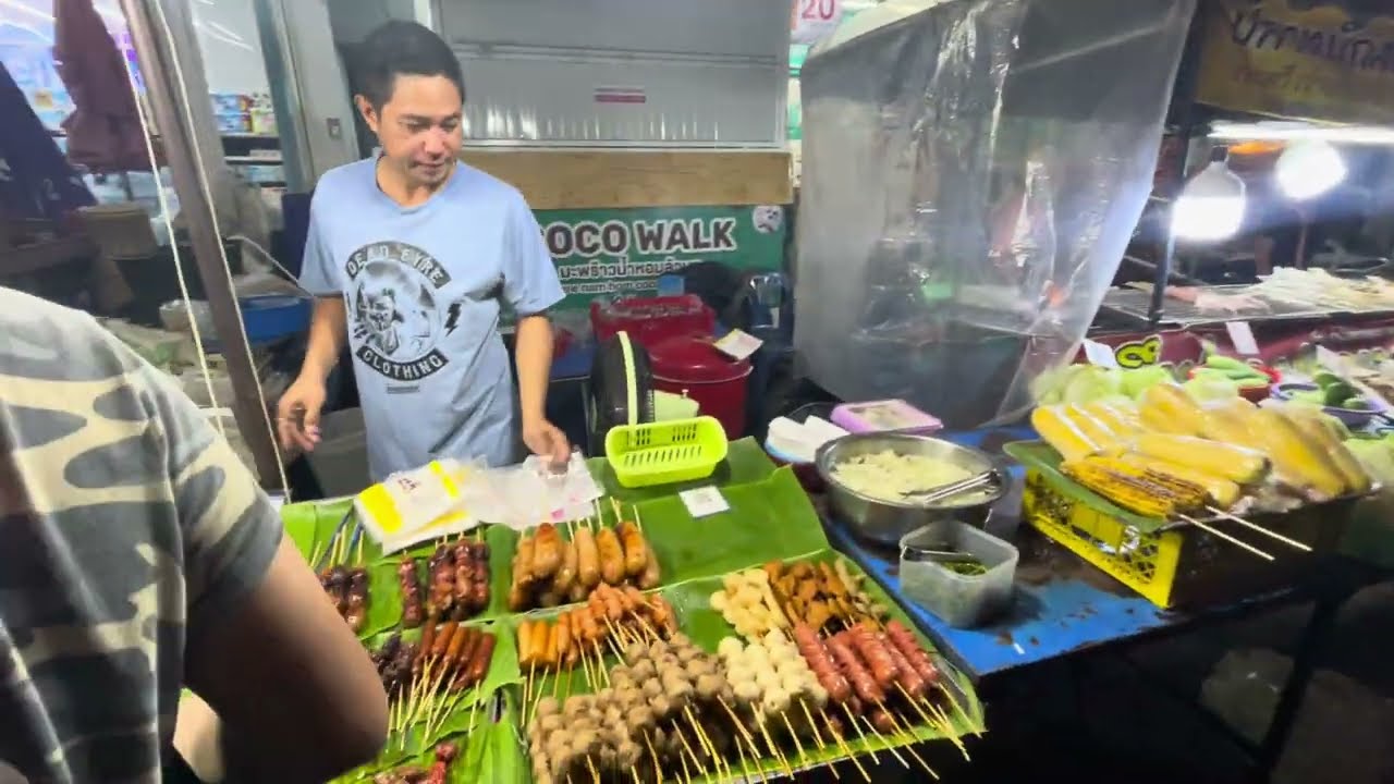 🇹🇭Chiang Mai Street Food Tour | Bumrung Buri Market Chiang Mai Thailand