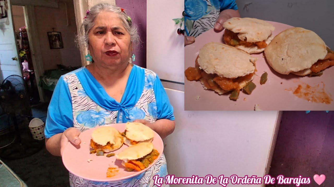 Gorritas de chicharrón y nopales y chile con queso fresco