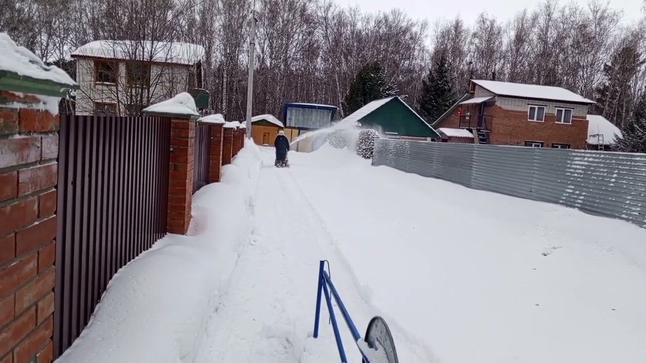 Опять снег как зимой.