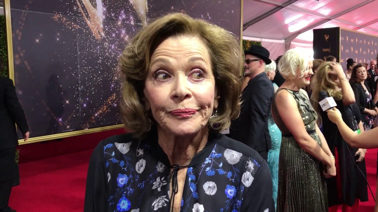 Jessica Walter (Archer, Arrested Development) on red carpet at 2017 Creative Arts Emmys