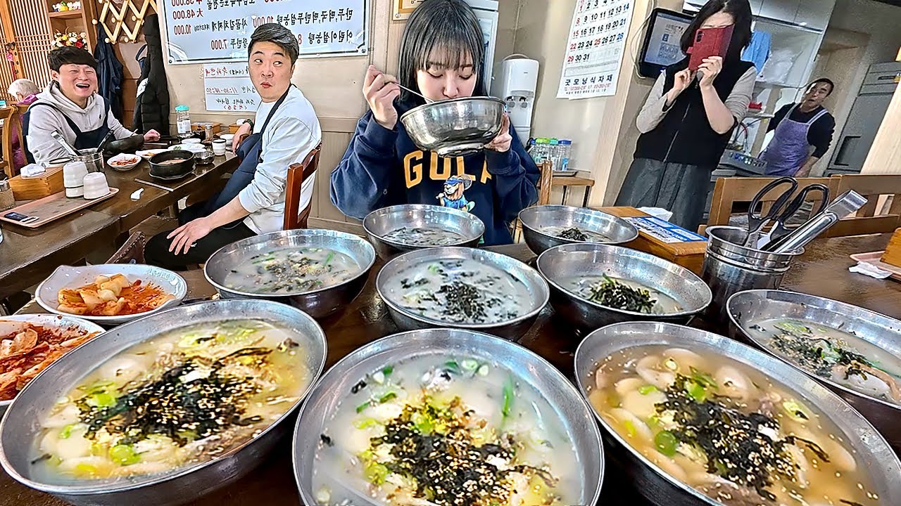 떡국 10그릇 먹으면 10살 먹나요?🤔 새해 떡국 10그릇 도전먹방