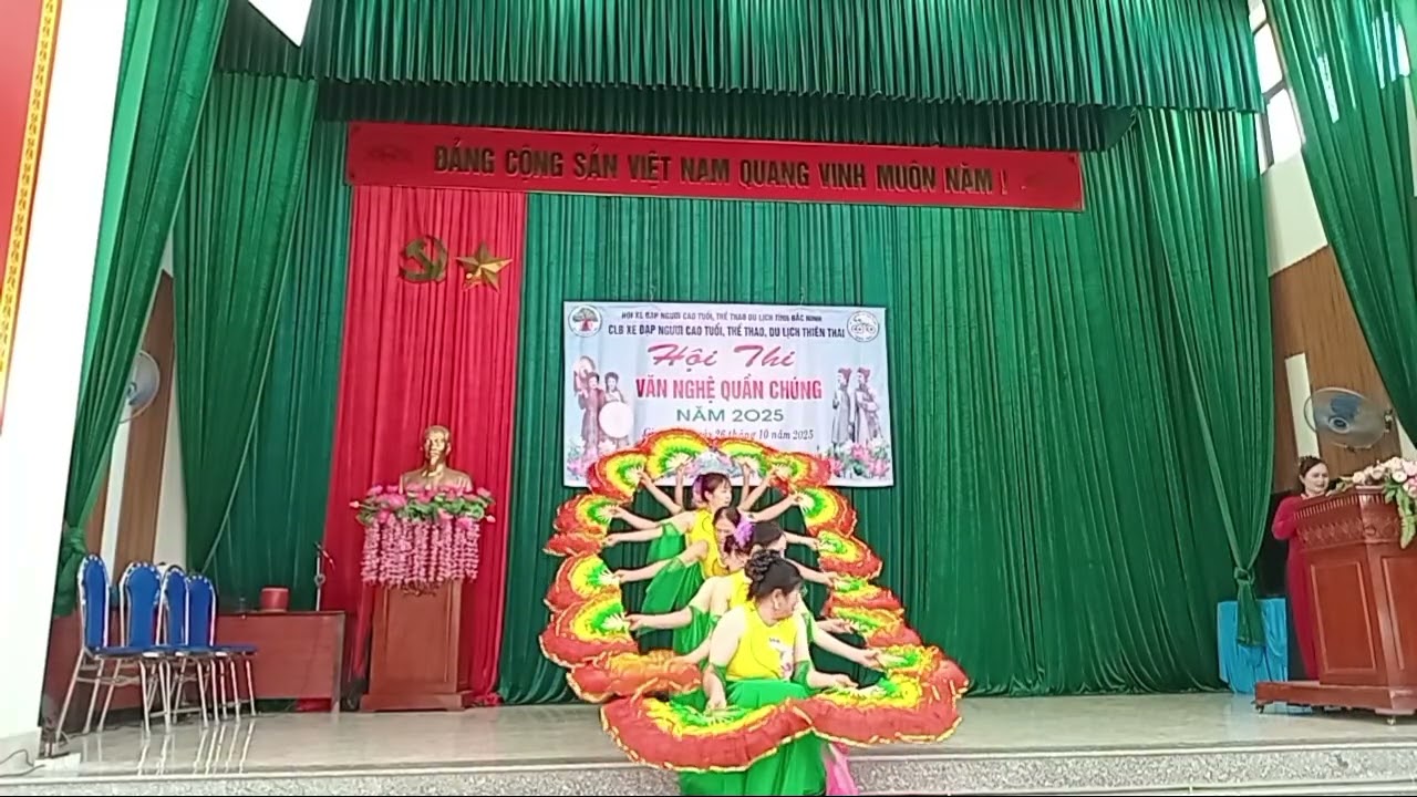 Múa: Bến nhà rồng  - clb  xe đạp Thiên thai,Bắc Ninh 