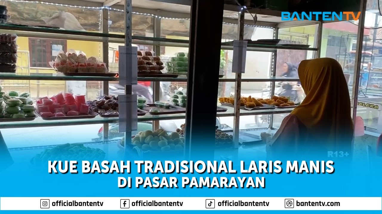 KUE BASAH TRADISIONAL LARIS MANIS DI PASAR PAMARAYAN