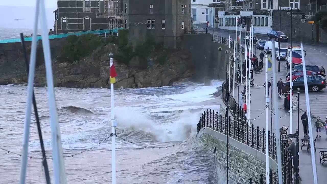 Highest spring tide for 15 years at Clevedon