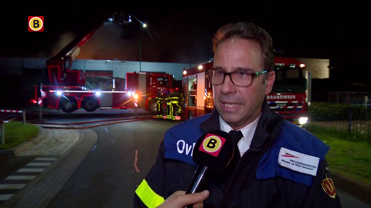 Brand blussen in Dongen gaat nog uren of zelfs dagen duren, zegt Veiligheidsregio