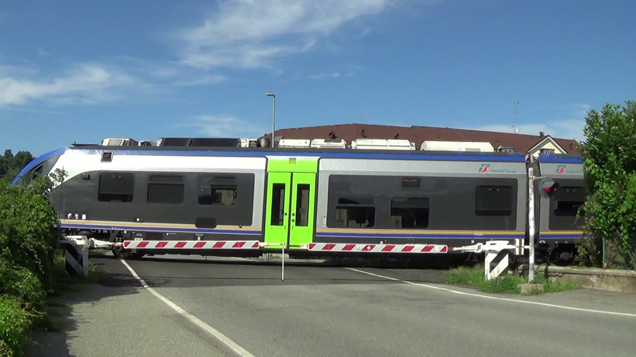 Passaggio a livello di via Libertà - Vigliano Biellese (BI) / Level Crossing / Spoorwegovergang