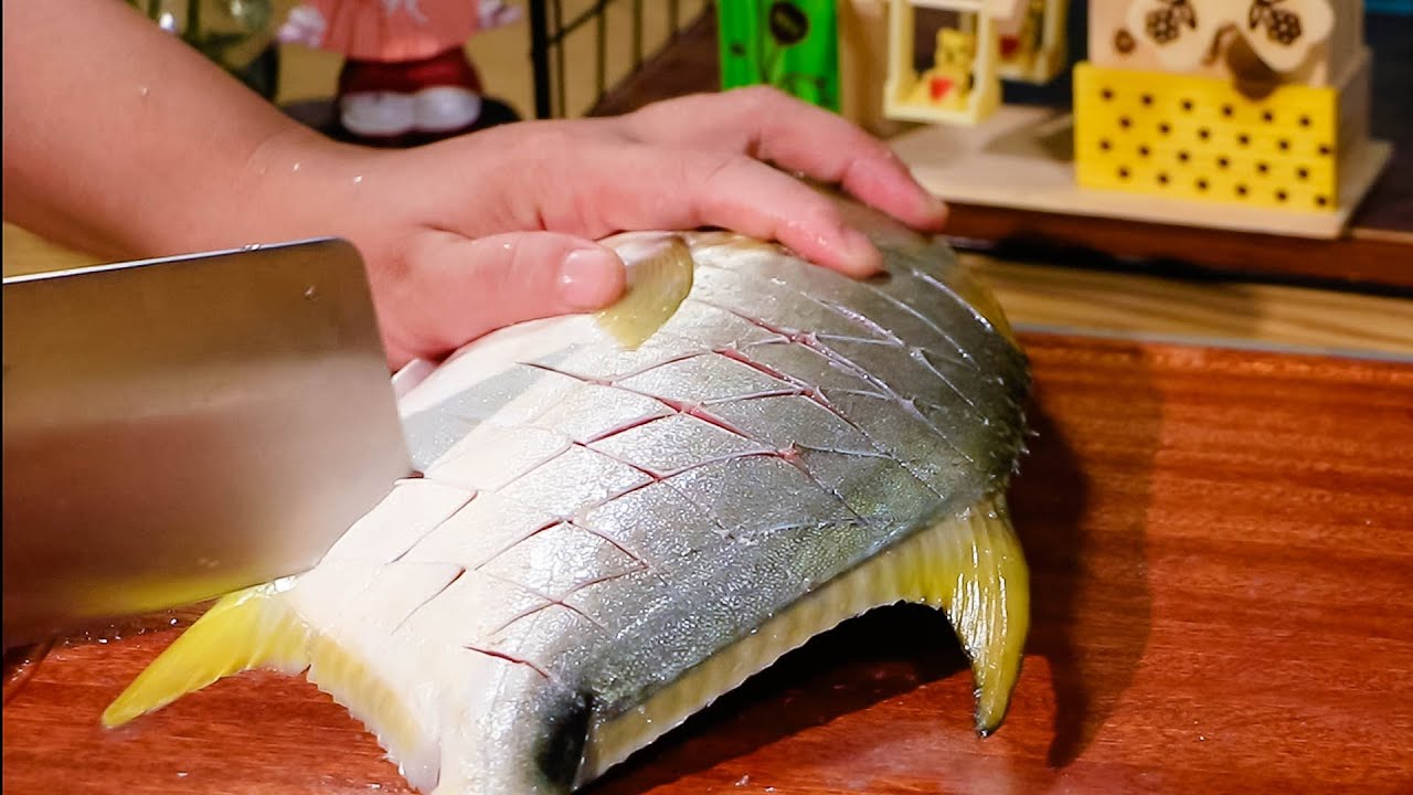 How To Make PERFECT Fried Golden Pomfret Recipe