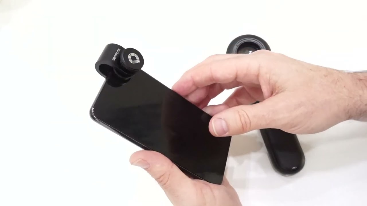 Connecting the DermLite MCC Connection Clamp to a SmartPhone