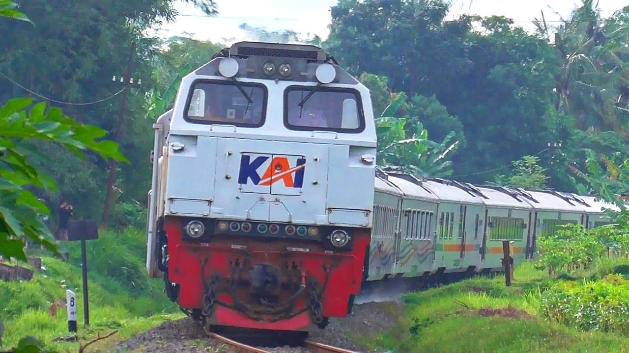 MOMEN YANG TIDAK TERULANG‼️ HUNTING KERETA API SORE DI PERCABANGAN JALUR STASIUN KROYA GAPEKA 2023