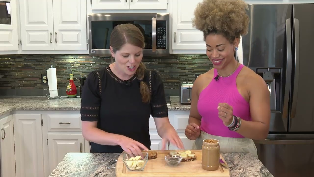 Jill Woodward RDN cooking demo: Peanut Butter & Banana Toast with Betty