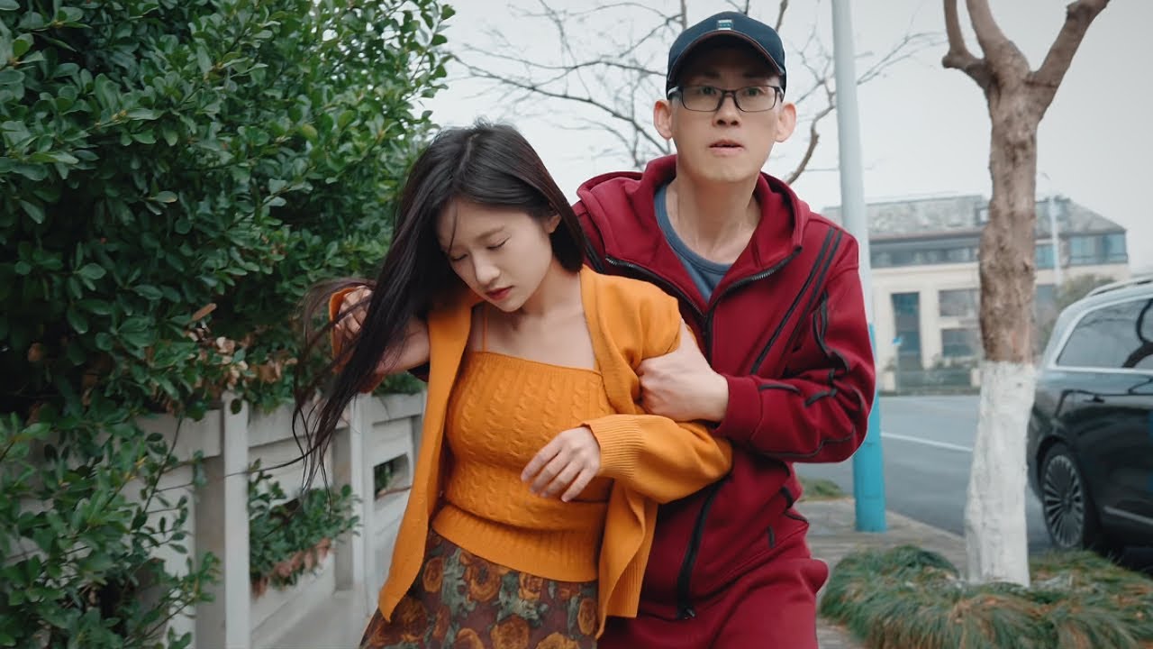 只是握个手，女孩就被迷晕，谨慎和陌生人发生任何身体接触！#精彩影视 #movie #影视聚焦 #剧情 #熱門 #影視解説 #電影 #正能量剧情 #悬疑电影