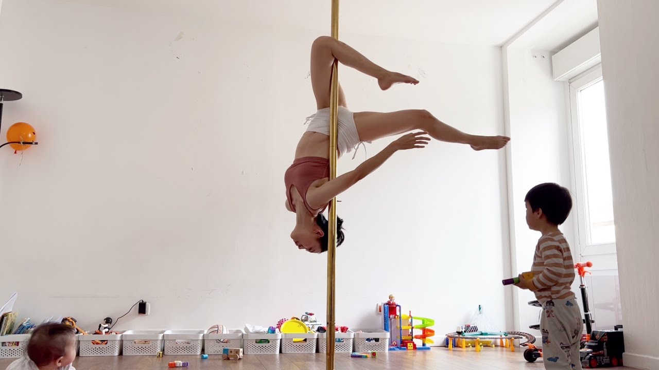 Sub)프랑스에서 애보는 폴댄서 Poledancer babysits at France